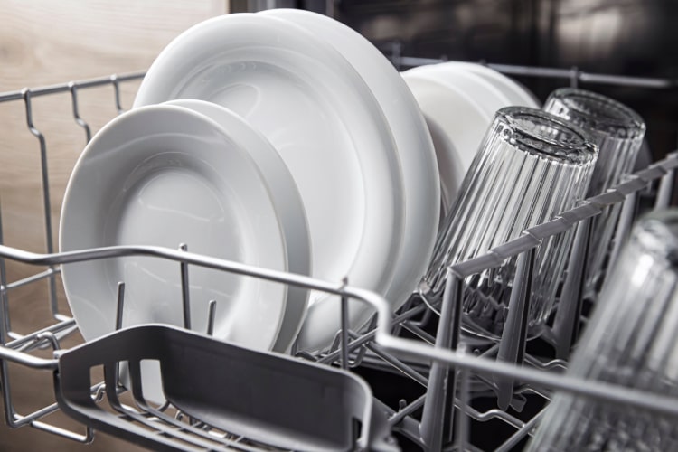 Cleaning Dishes Efficiently – Save Water, Energy and Money